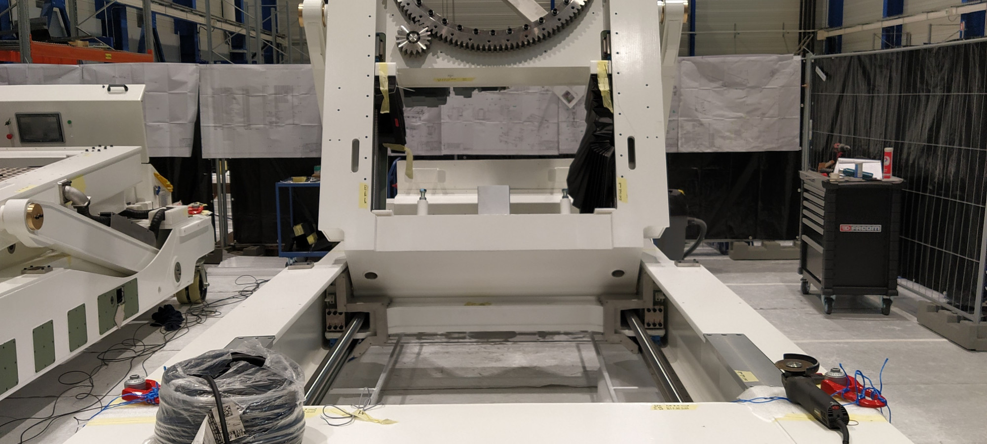 SUPPORT ROTATIF ET INCLINABLE POUR ENGIN SPATIAL