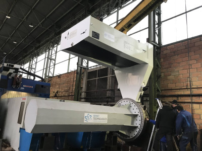 SPACECRAFT HORIZONTAL HOISTING DEVICE