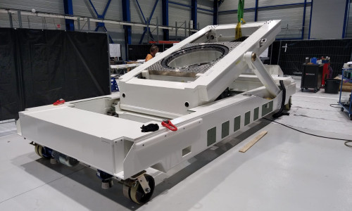 SUPPORT ROTATIF ET INCLINABLE POUR ENGIN SPATIAL