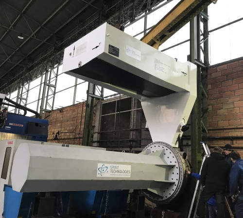 SPACECRAFT HORIZONTAL HOISTING DEVICE