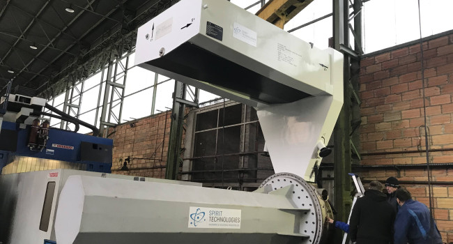 SPACECRAFT HORIZONTAL HOISTING DEVICE