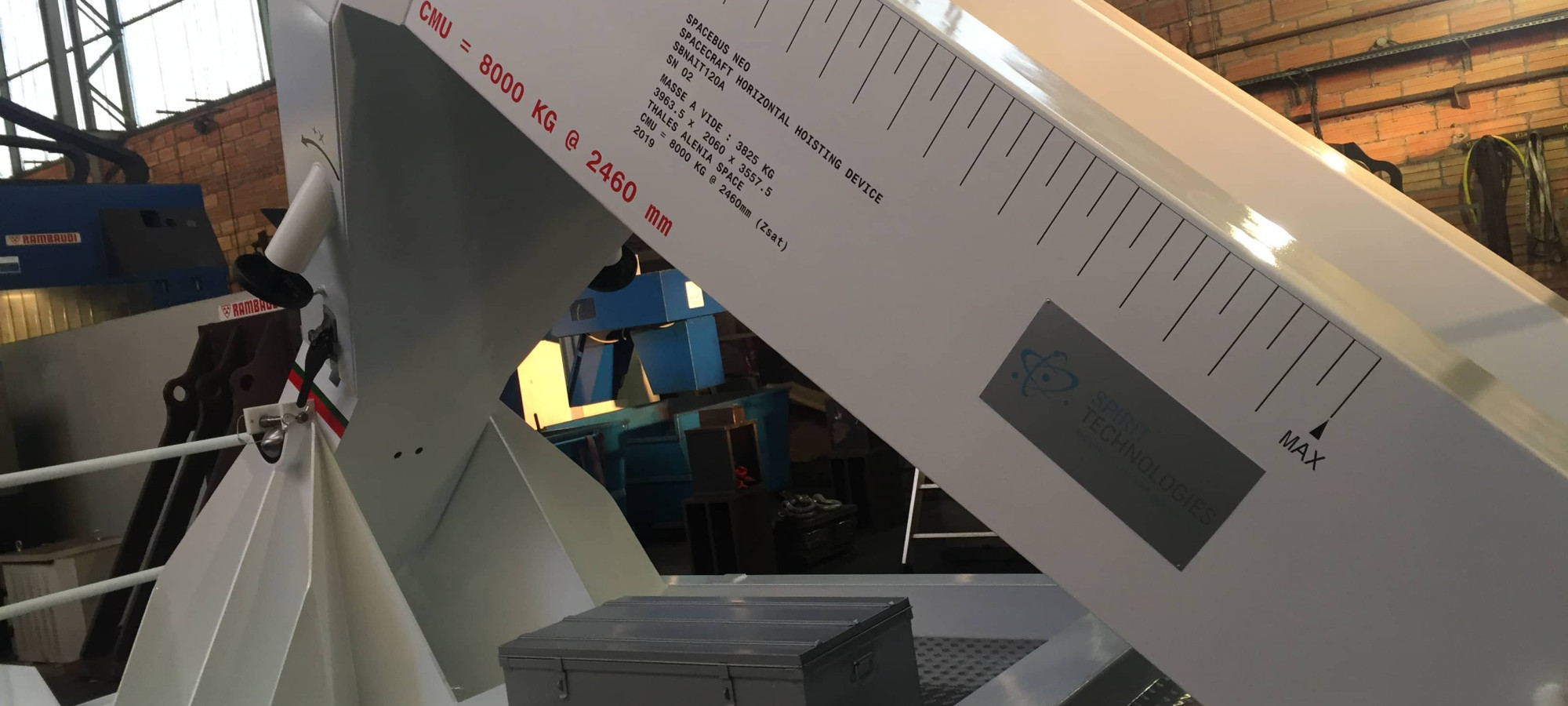 SPACECRAFT HORIZONTAL HOISTING DEVICE